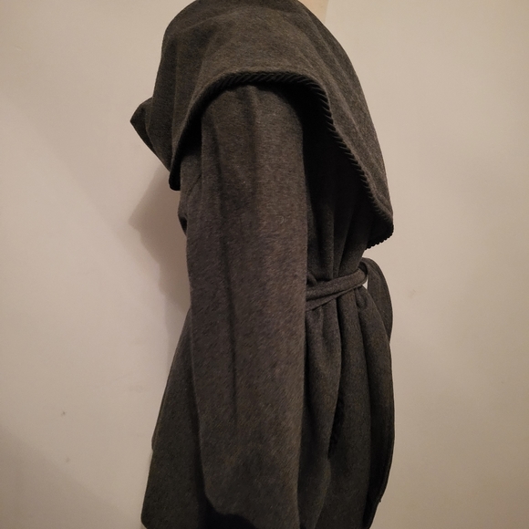 VINTAGE Grey Poncho style Trench Coat black woven accents Wool Jacket - Picture 4 of 9